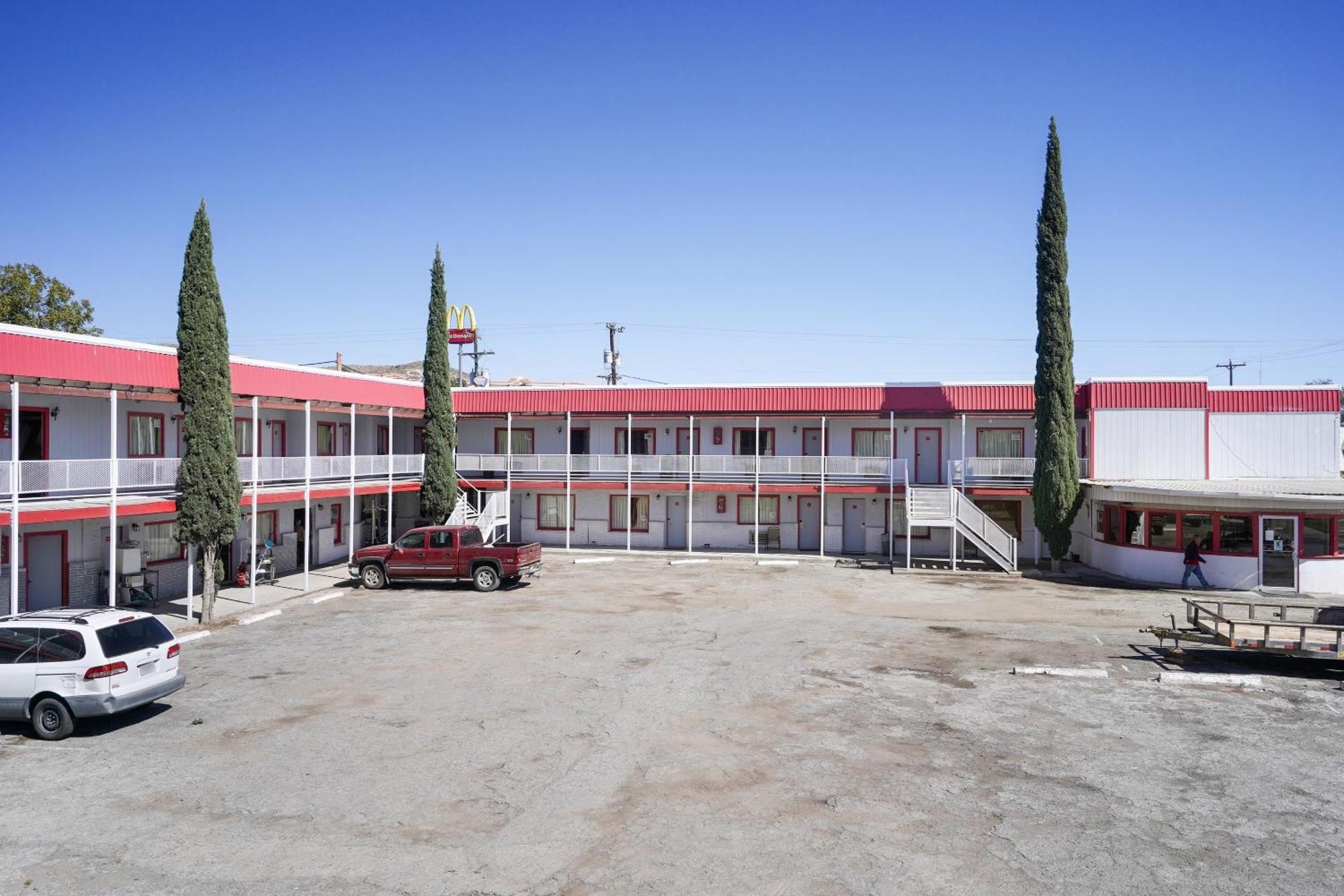 فندق Oyo Alpine Tx Near Big Bend National Park المظهر الخارجي الصورة